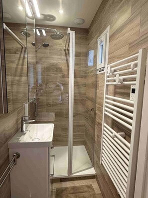 Bathroom - Vrbo Property (Villers-sur-Mer)