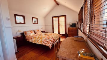 4 bedrooms, iron/ironing board, bed sheets