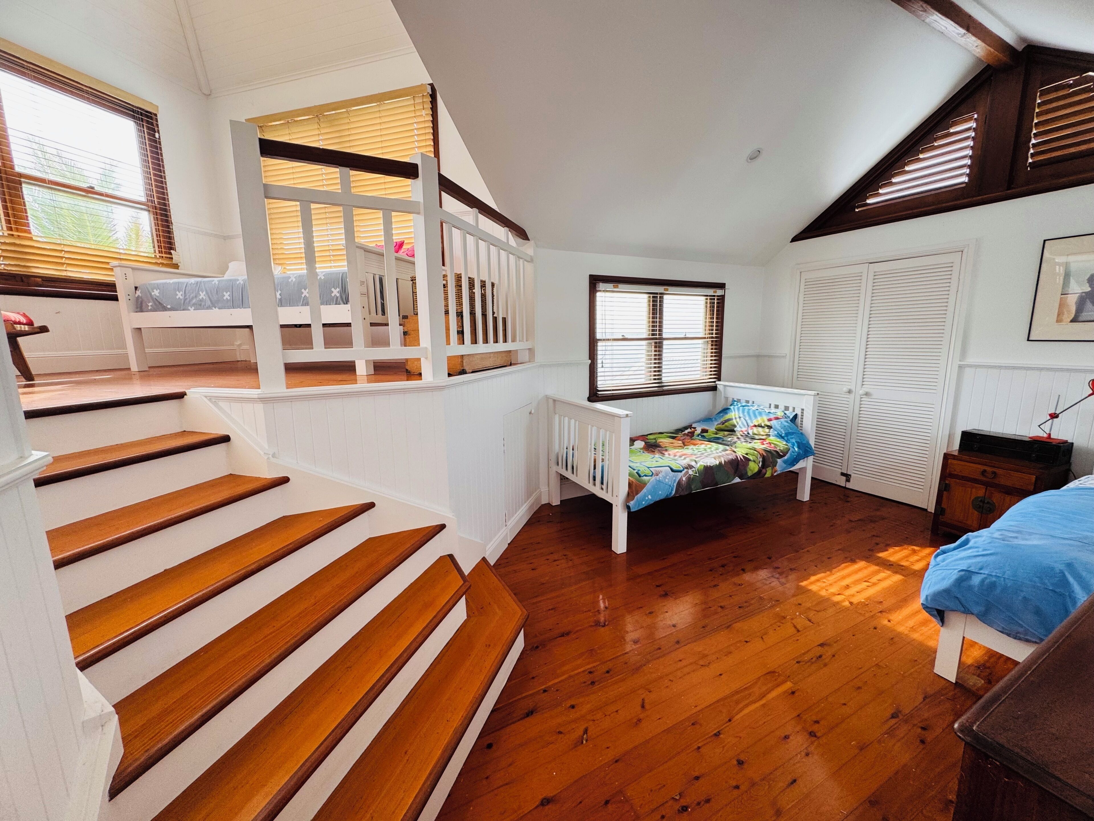 4 bedrooms, iron/ironing board, bed sheets