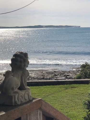 1 minute walk to ocean pool. Front gate open to Cronulla Esplanade Walk.