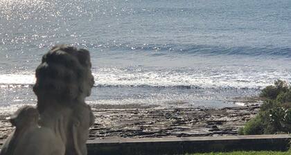 1 minute walk to ocean pool. Front gate open to Cronulla Esplanade Walk.