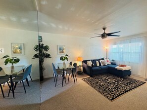 Living area - 2 Bedroom Condo Walk to Upham Beach St. Pete Beach FL (St. Pete Beach)