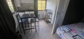 Room - Vrbo Property (Villeneuve-sur-Yonne)