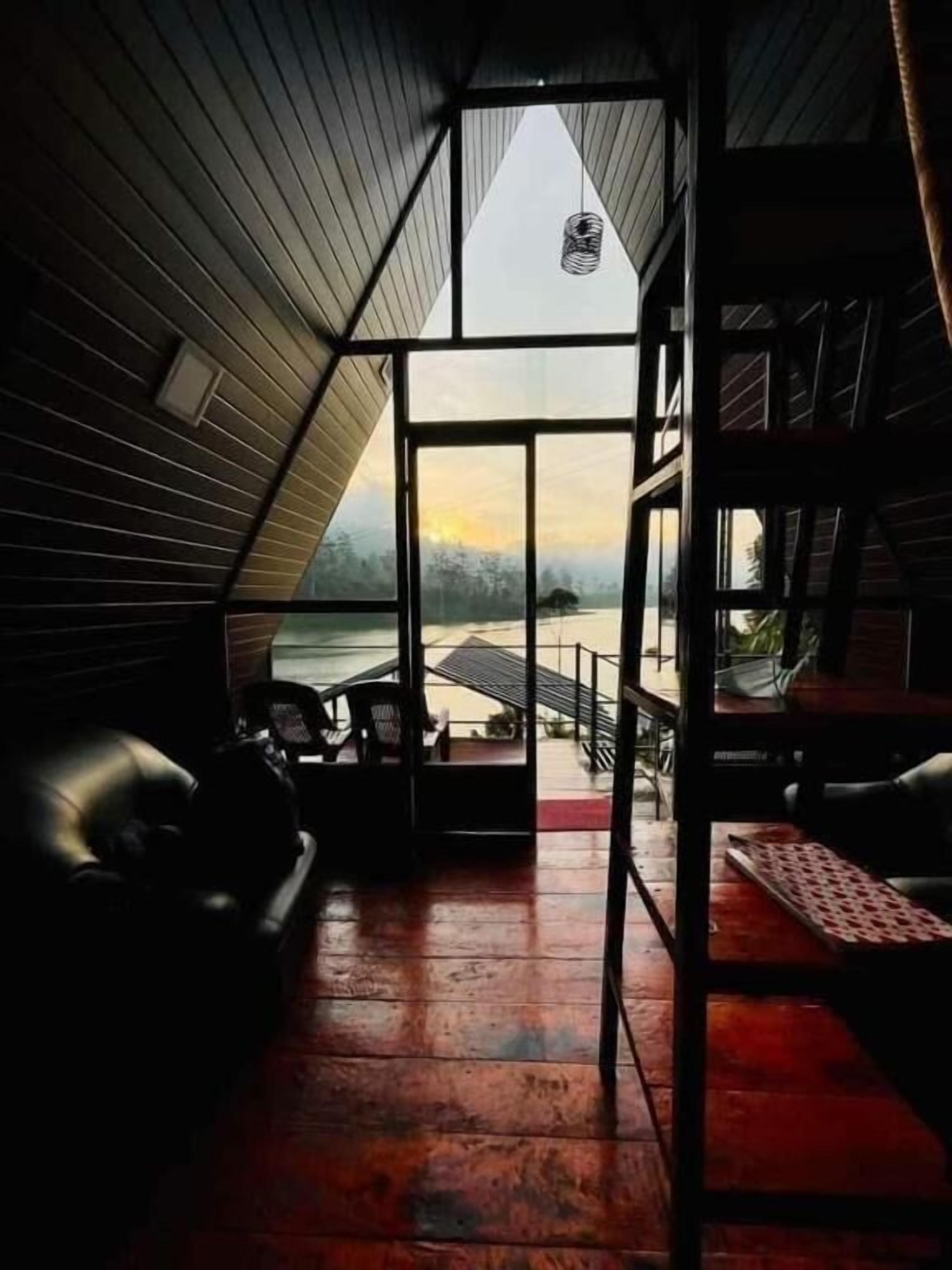 Family Room, Balcony, Lake View | Interior