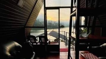 Family Room, Balcony, Lake View | Interior