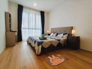 Tabla de planchar con plancha, wifi, ropa de cama