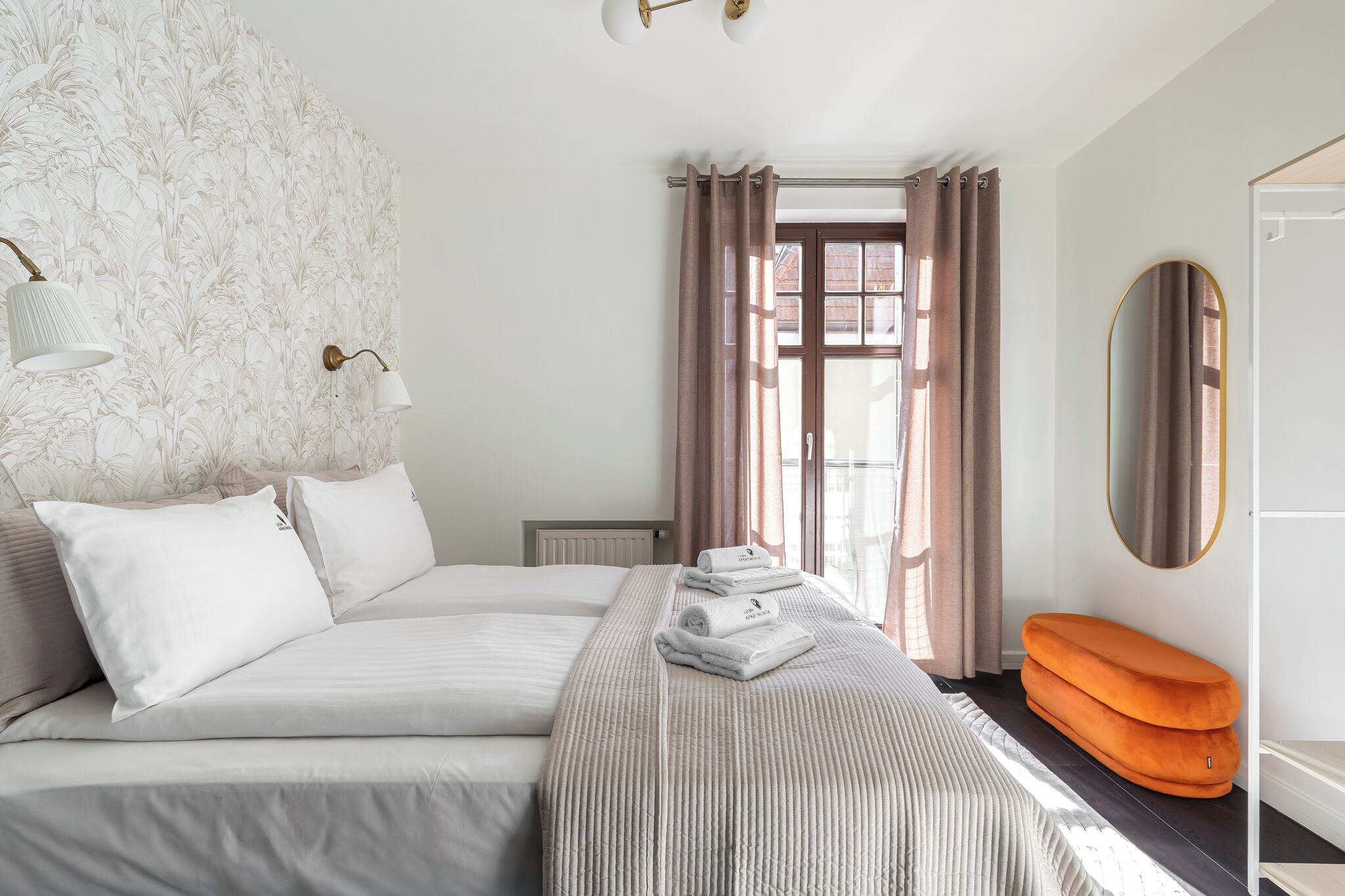 Apartament familiar, no fumadors, bany privat | Decoració individual, planxa i posts de planxar i bressols 