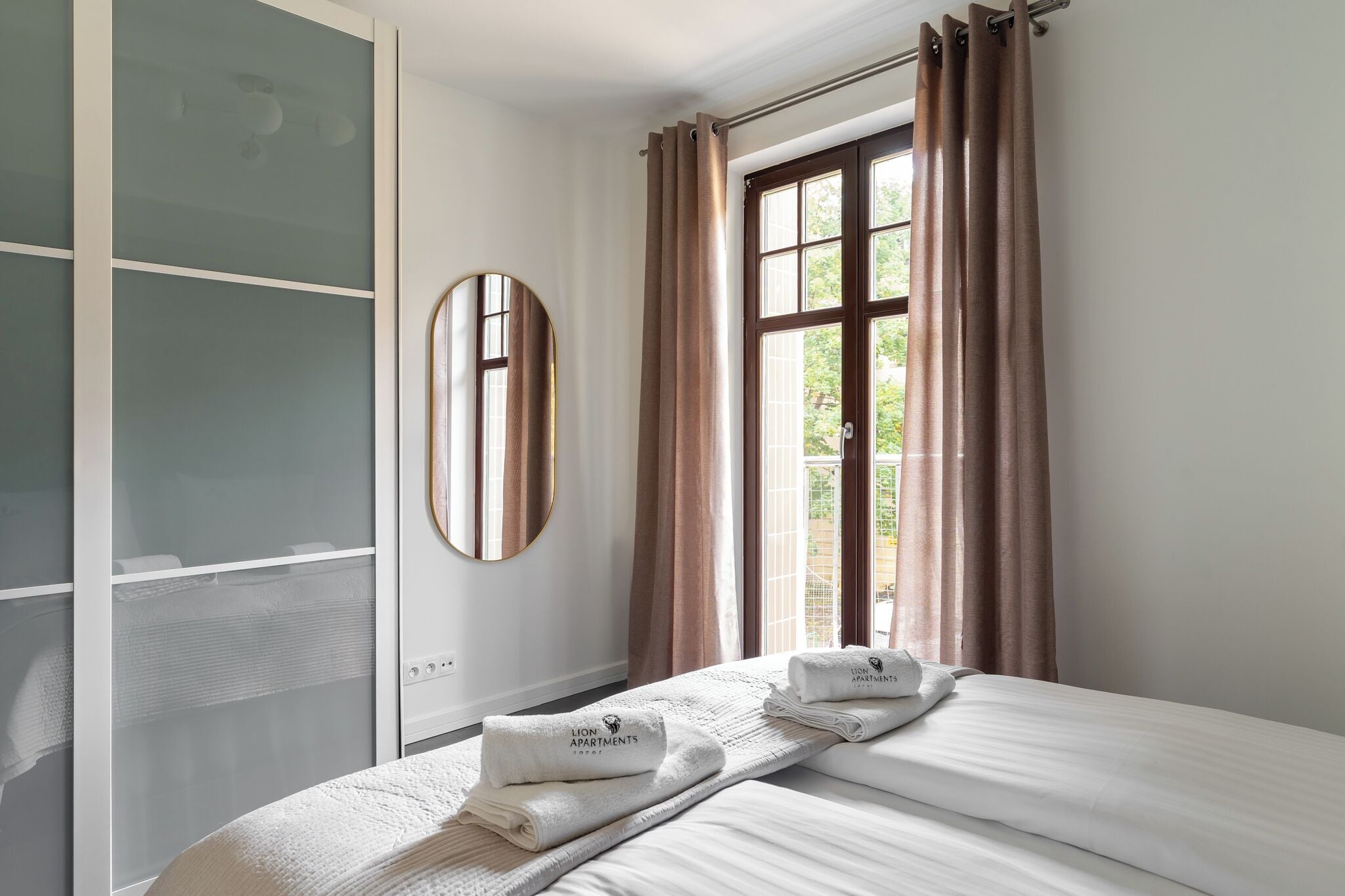Familie appartement, niet-roken, privébadkamer | Individueel gedecoreerd, een strijkplank/strijkijzer, babybedden