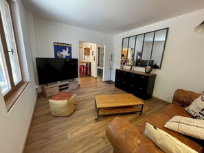 Living area - House at the foot of the Luberon (Taillades)