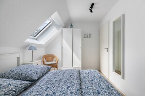 WiFi, bed sheets