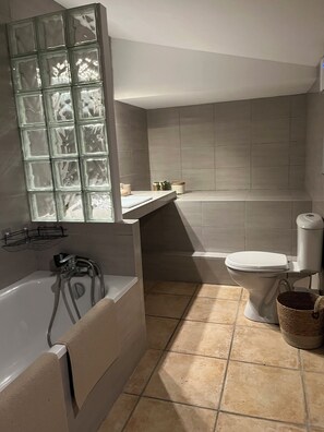 Bathroom - Vrbo Property (Tarascon)