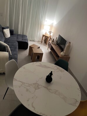 Living area - Vrbo Property (Tarascon)