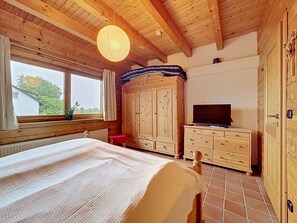 Room - Cosy apartment for 4 people with WIFI, TV, balcony and panoramic view (Stolberg)