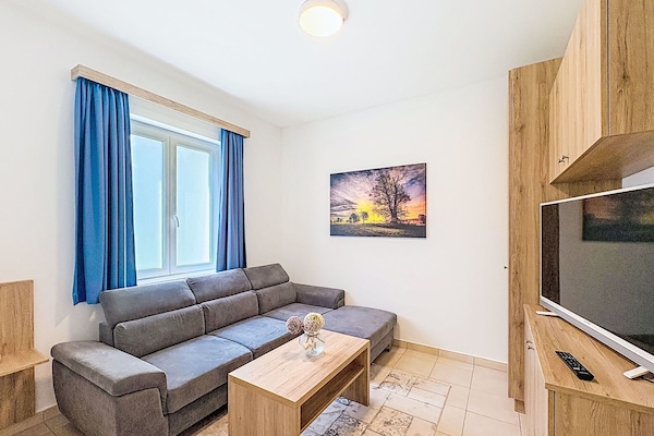 Flooring, Holz, Interior Design, Fussboden, Möbel, Holzboden, Wohnung, Couch, Zimmer, Wohnzimmer
