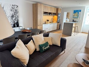 Living area - Vrbo Property (Le Pouliguen)