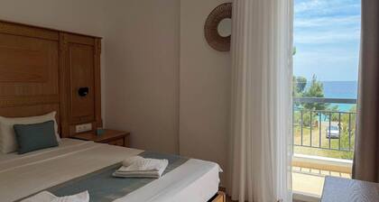 MeThea SeaView Apartments by Greek Pride