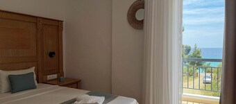 MeThea SeaView Apartments by Greek Pride