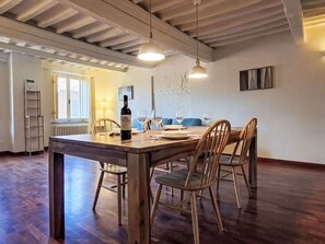 Dining - Lovely apartment for 5 people with A/C, WIFI, TV and pets allowed (Pisa)