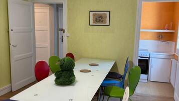 Family Apartment, 3 Bedrooms, Non Smoking, Pets allowed | Dining