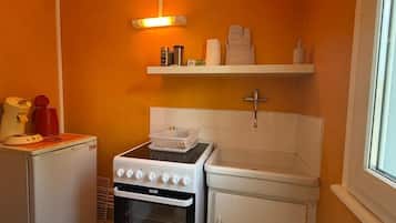 Family Apartment, 3 Bedrooms, Non Smoking, Pets Allowed | Private kitchen | Espresso maker, coffee/tea maker, electric kettle, highchair
