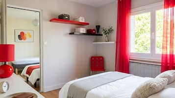 Family Apartment, 3 Bedrooms, Non Smoking, Pets allowed | Blackout curtains, iron/ironing board, free WiFi