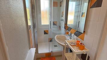 Family Apartment, 3 Bedrooms, Non Smoking, Pets allowed | Bathroom
