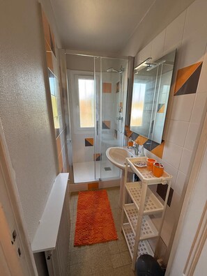 Family Apartment, 3 Bedrooms, Non Smoking, Pets allowed | Bathroom - Les appartements de katia  (Charnay-lès-Mâcon)