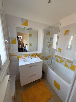 Bathroom - Les appartements de katia  (Charnay-lès-Mâcon)