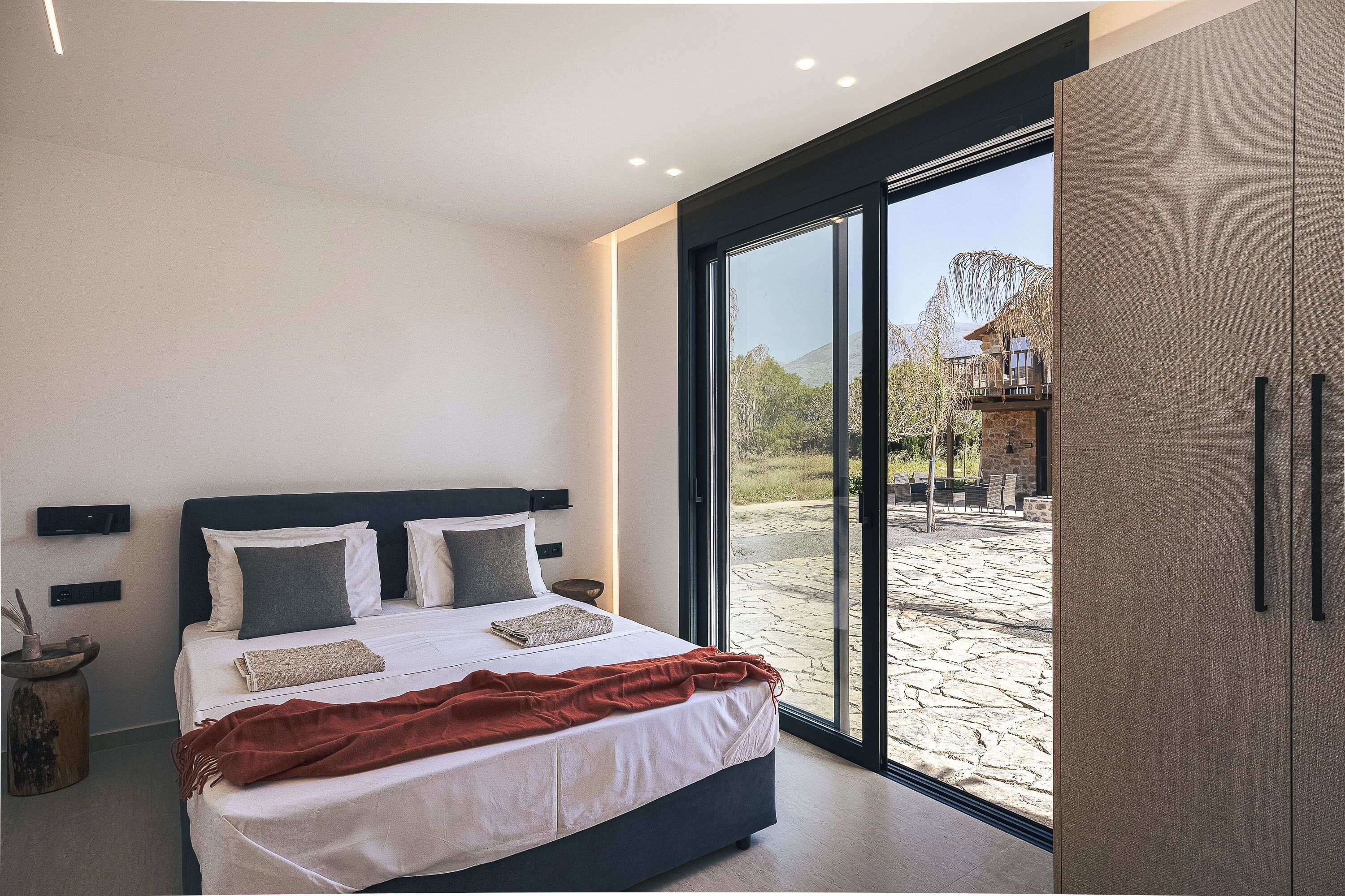 Luxury Suite, Beach View | Free WiFi