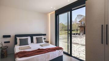 Luxury Suite, Beach View | Free WiFi