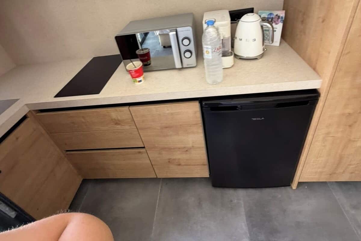 Superior Suite | Private kitchen | Microwave, oven, stovetop, cookware/dishes/utensils