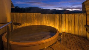 Outdoor spa tub - Shuzenji Onsen Marukyuu Ryokan (Izu)