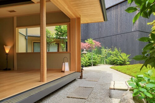 Itsukushimahigashimonzen Kikugawa