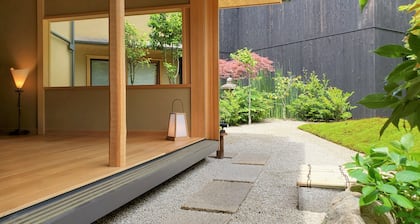 Itsukushimahigashimonzen Kikugawa