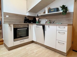 Fogão, cooktop, lava-louças, cafeteira/chaleira