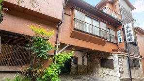 Exterior detail - Hakone Yumoto Onsen Ryokan Yamatokan (Hakone)