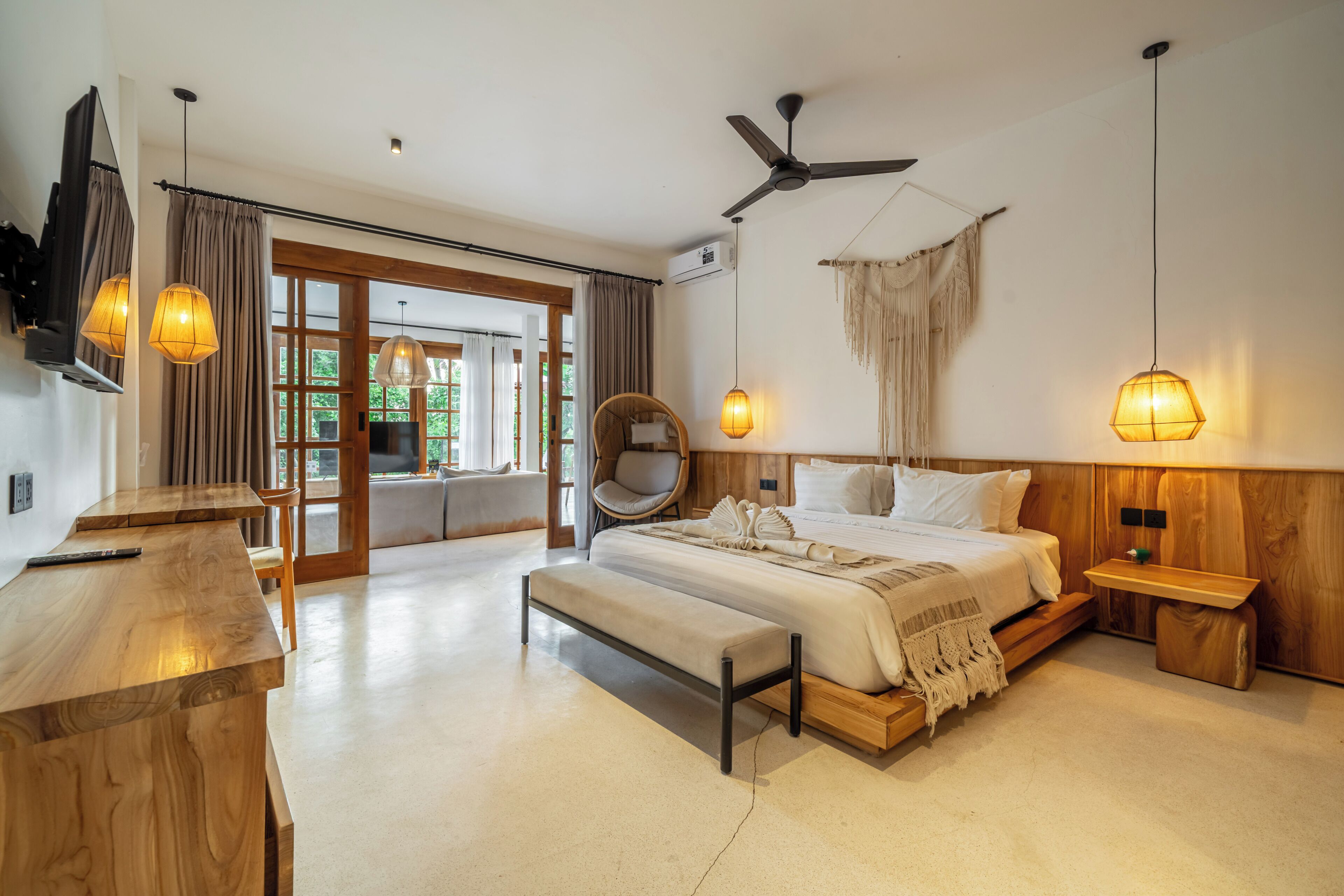 Vila Panorama, pemandangan kolam renang | Seprai katun Mesir, seprai premium, tirai kedap cahaya, dan kedap suara