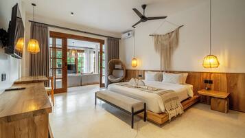 Vila Panorama, pemandangan kolam renang | Seprai katun Mesir, seprai premium, tirai kedap cahaya, dan kedap suara