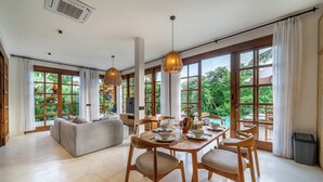 Biệt thự có tầm nhìn toàn cảnh, quang cảnh hồ bơi | Nội thất