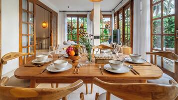 Vila Panorama, pemandangan kolam renang | Tempat makan