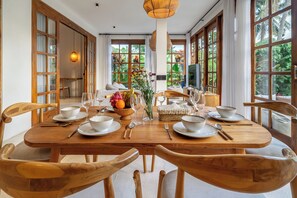 Panoramic Villa, Pool View | Dining - Garden Heights Villa Ubud (Ubud)