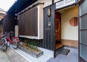 Exterior detail - Kanon House (Kyoto)