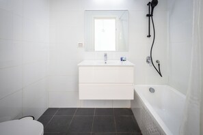 Bathroom - City Rail Pulse Modern Design w Balcony (Tel Aviv-Yafo)