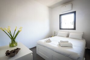 Free WiFi - City Rail Pulse Modern Design w Balcony (Tel Aviv-Yafo)