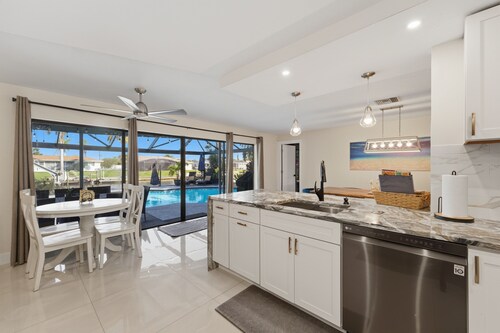 Waterfront Luxury Micro Resort Heated Salt Pool 4 Bedroom Home