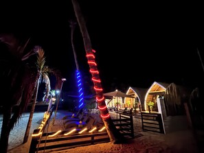Mặt tiền nơi lưu trú - ban đêm