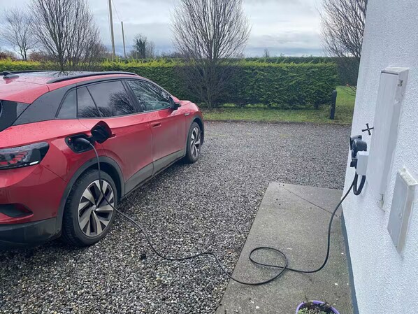 House, Smoking | 2 bedrooms - Charming Countryside Retreat Near Kilkenny Parking EV Charging (Moffat)