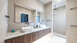 Shower, hair dryer, towels