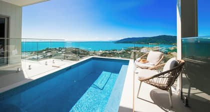 180 Degree Ocean Views - 5 Bedroom - Heated Magnesium Swimming Pool