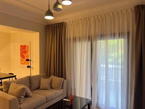 Deluxe Apartment, 1 Bedroom, Balcony, City View | Minibar, free WiFi, bed sheets - Brassbell Homes-Next to Lebanon Embassy (Cairo Governorate)